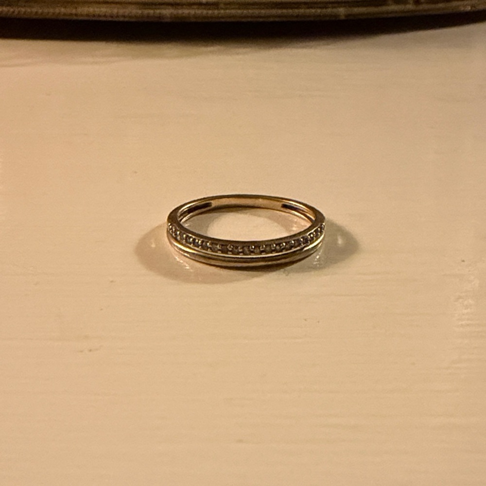 Elegant 10K Solid Gold Women's Ring